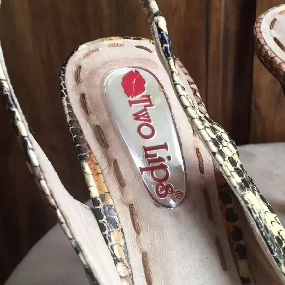 Ladies Two Lips Python Pumps - Picture 7 of 11